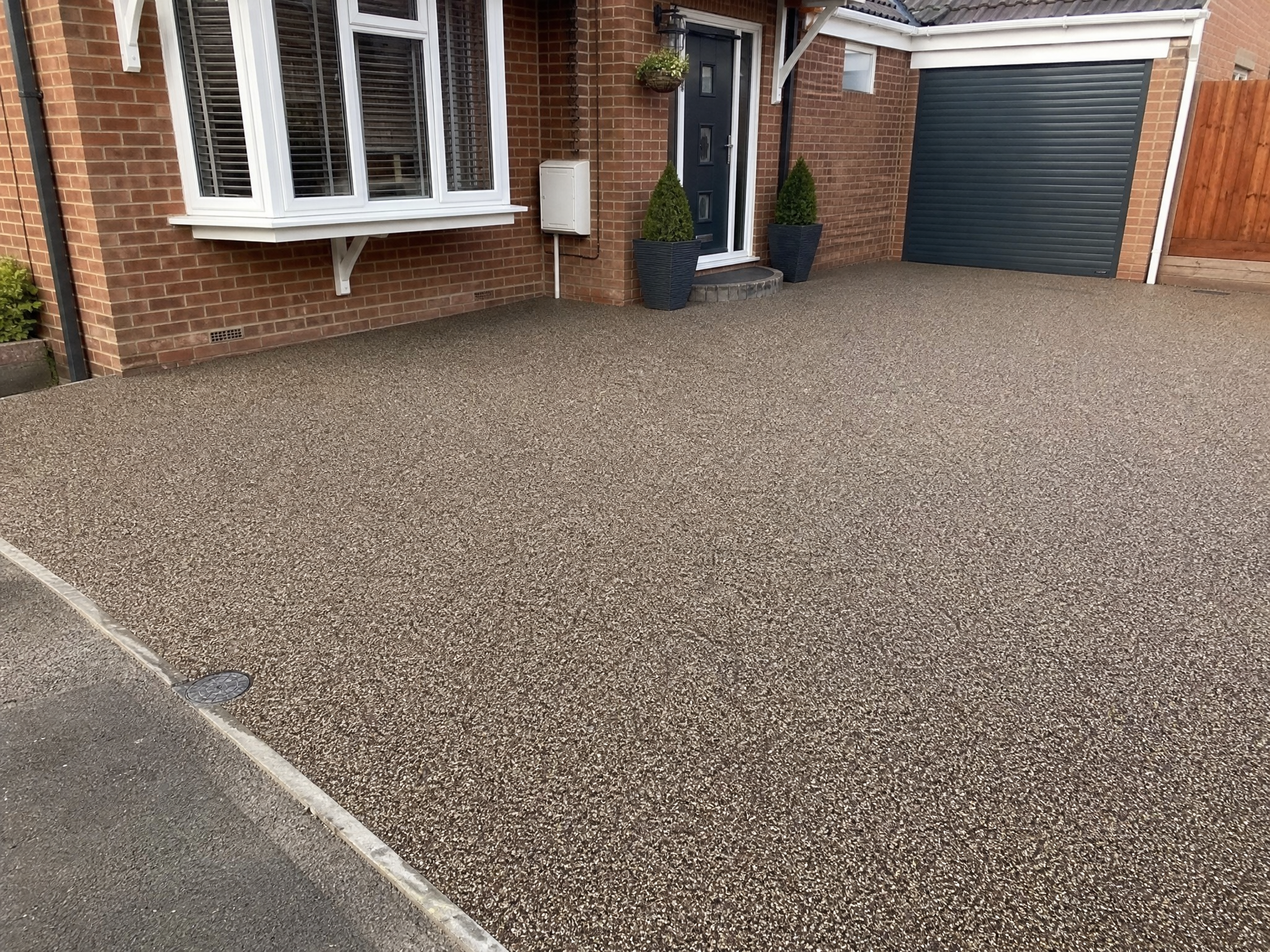 Completed resin over tarmac & concrete showing professional quality workmanship in a British home